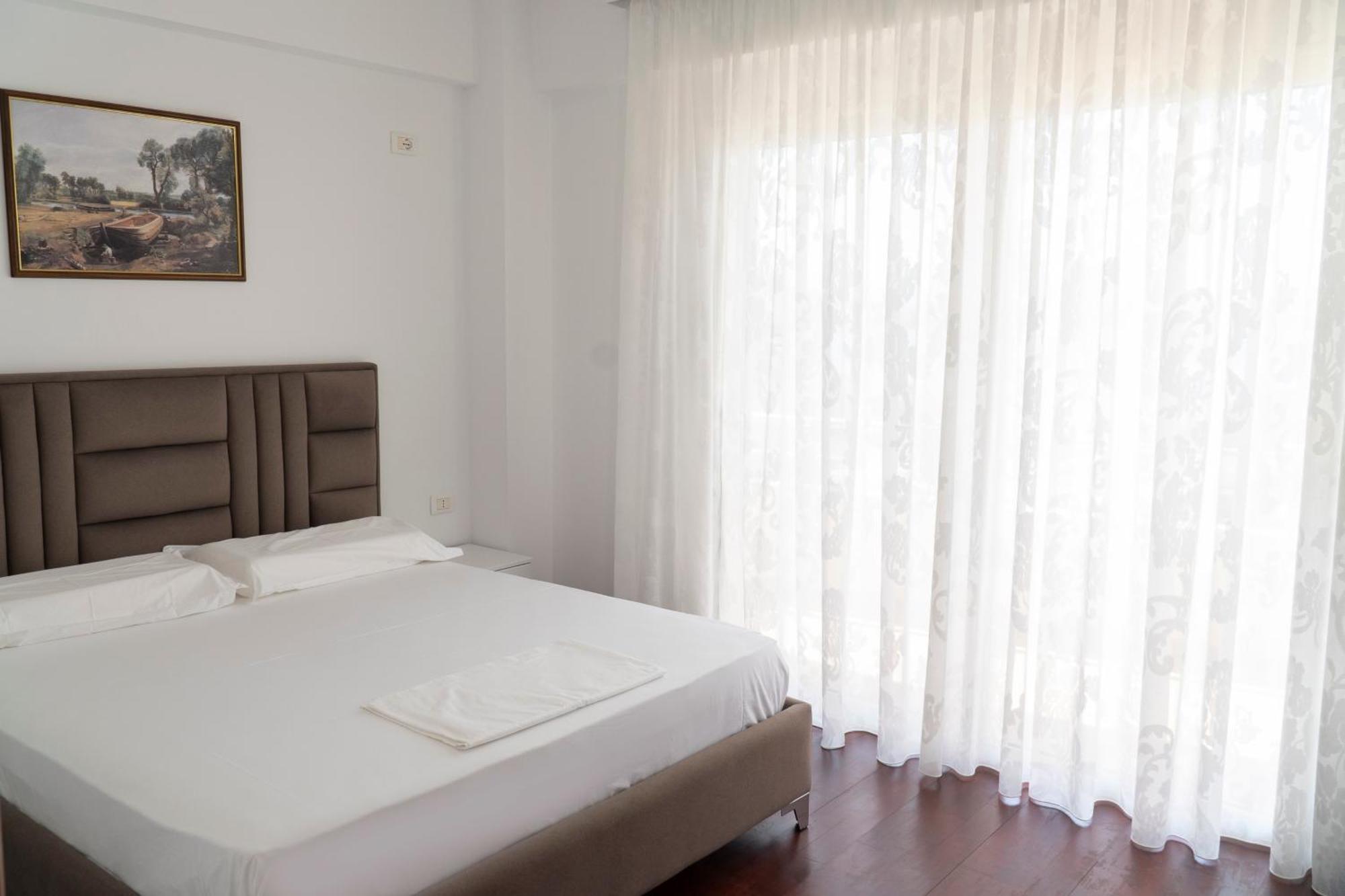 Center Sea View Appartement Sarandë Buitenkant foto